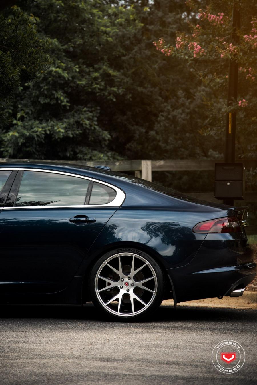 Детали экстерьера Jaguar XF on Vossen Wheels (VPS-306) 2017 года  (фото 4 из 10)